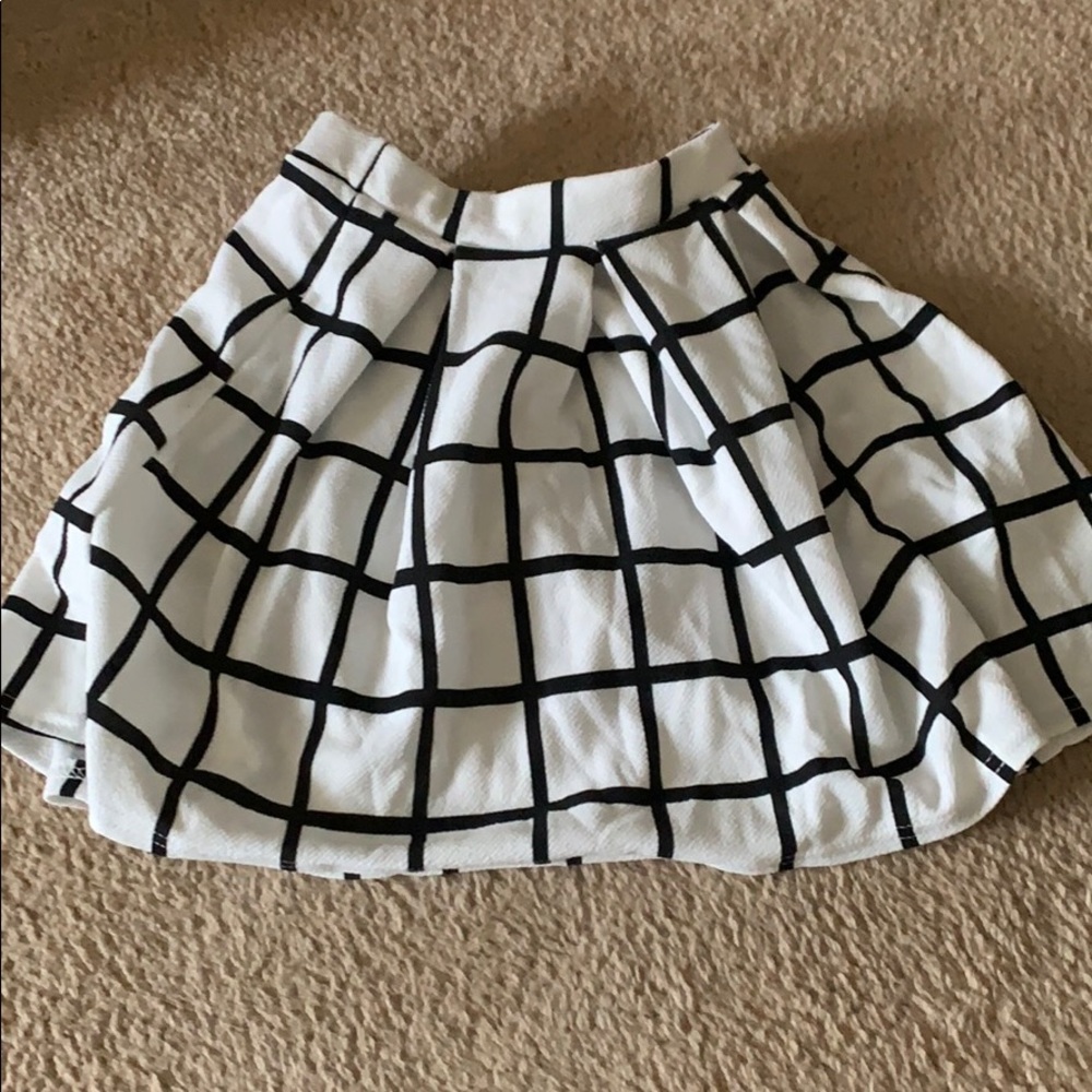 Black & white pleat skater skirt!
